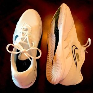 NIKE VAPOR PRO size 12 ladies